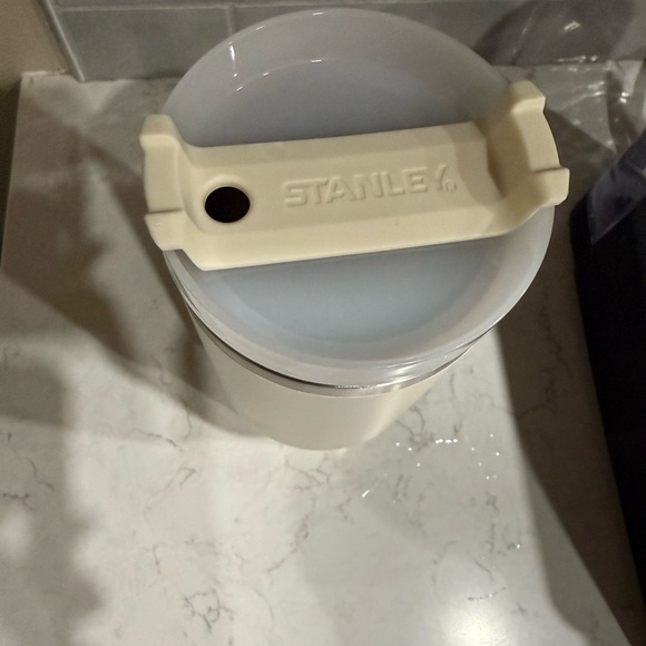 Stanley Quencher 30oz Cream Tumbler w/ Lid – NO STRAW - Picture 5 of 5